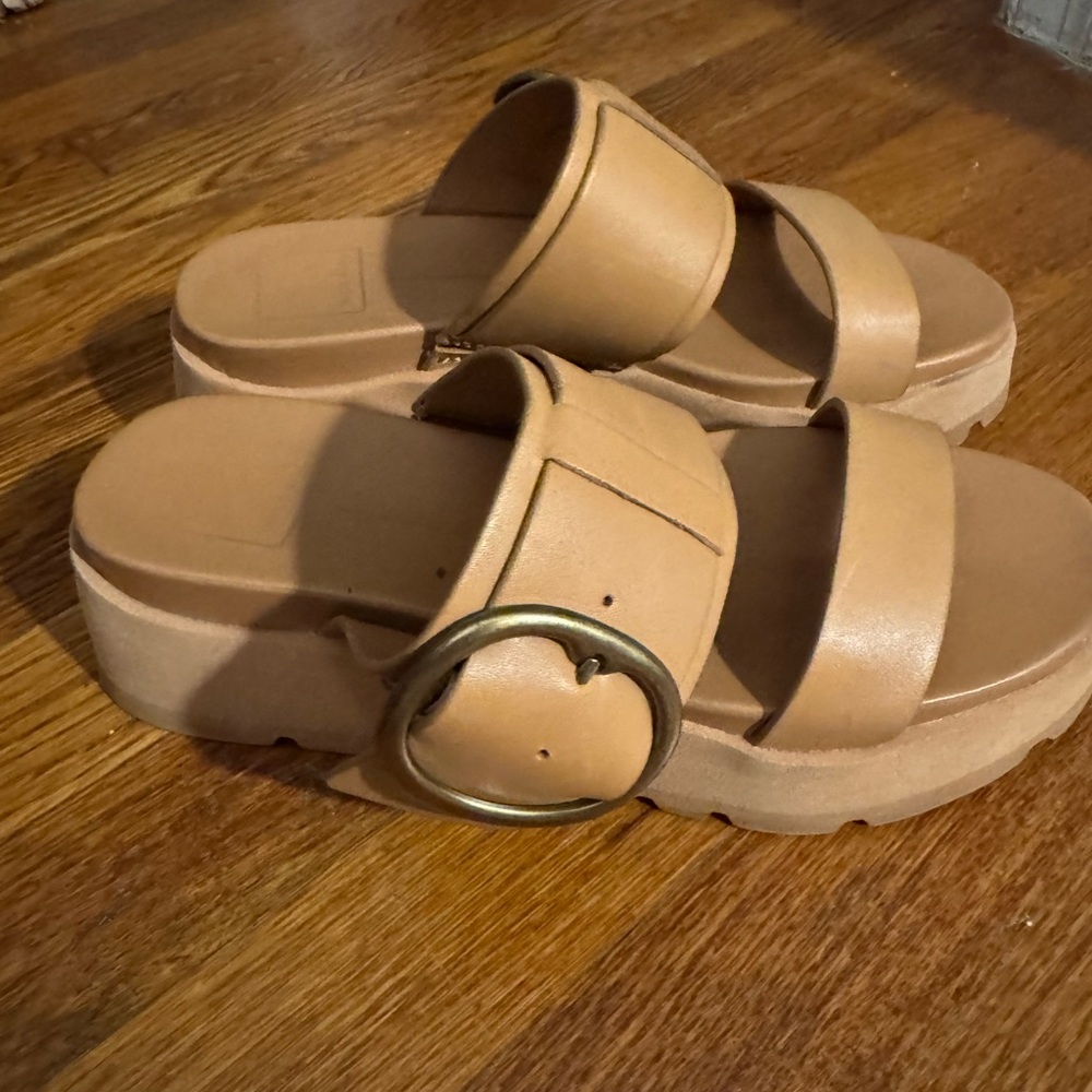 Dolce Vita Tan Chunky Platform Sandals